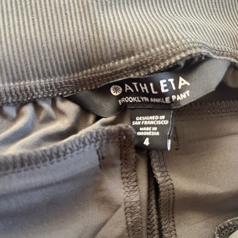 Athleta Brooklyn style athletic pants, lightweight, size 4, like new condition - Picture 2 of 2